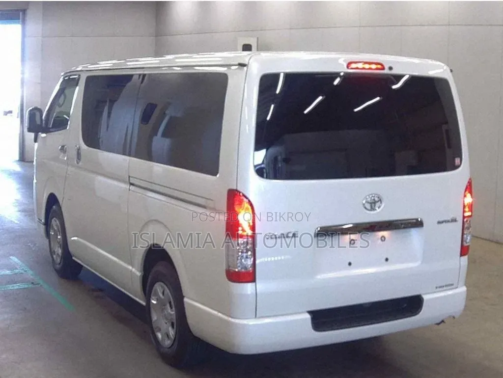 Toyota HiAce 2021