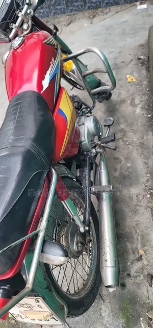 হোন্ডা ২০১০ লাল