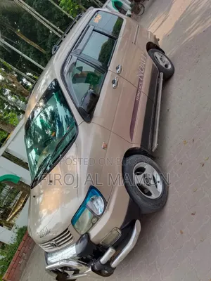 টয়োটা নোয়া ২০০১ হোয়াইট