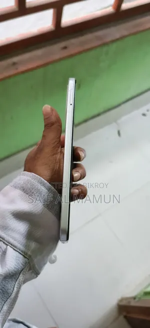 টেকনো স্পার্ক ৪০ ১২৮ জিবি হোয়াইট