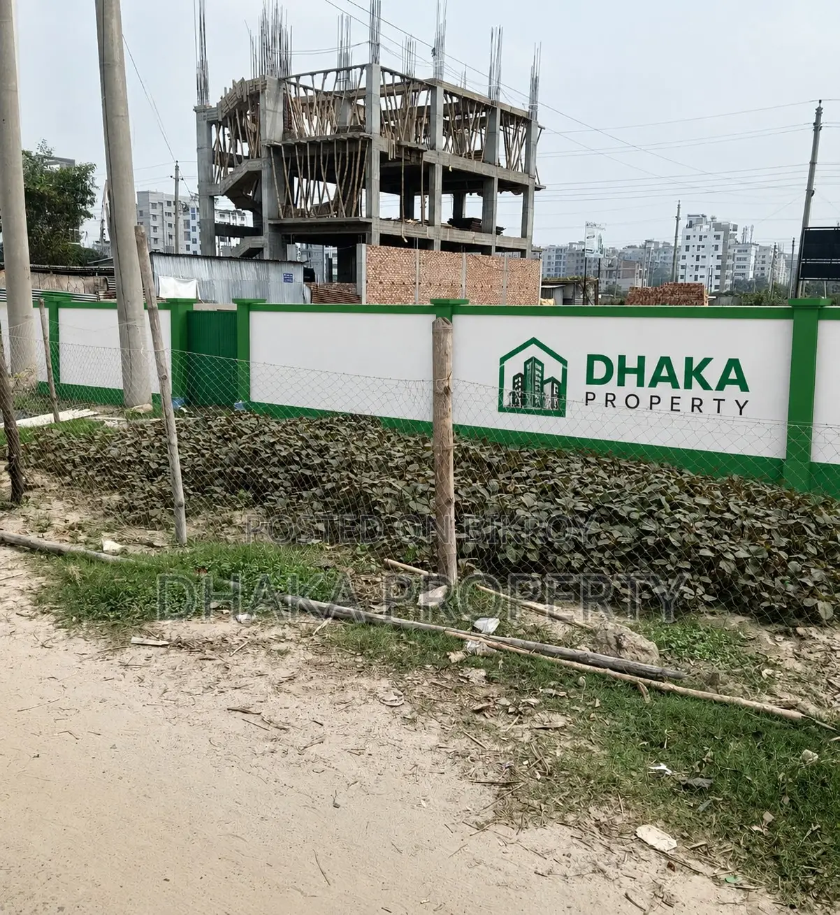 সেক্টর-১৭/ডিতে ৬০ ফিট রাস্তা জোড়া ৬ কাঠা পার্ক ভিউ