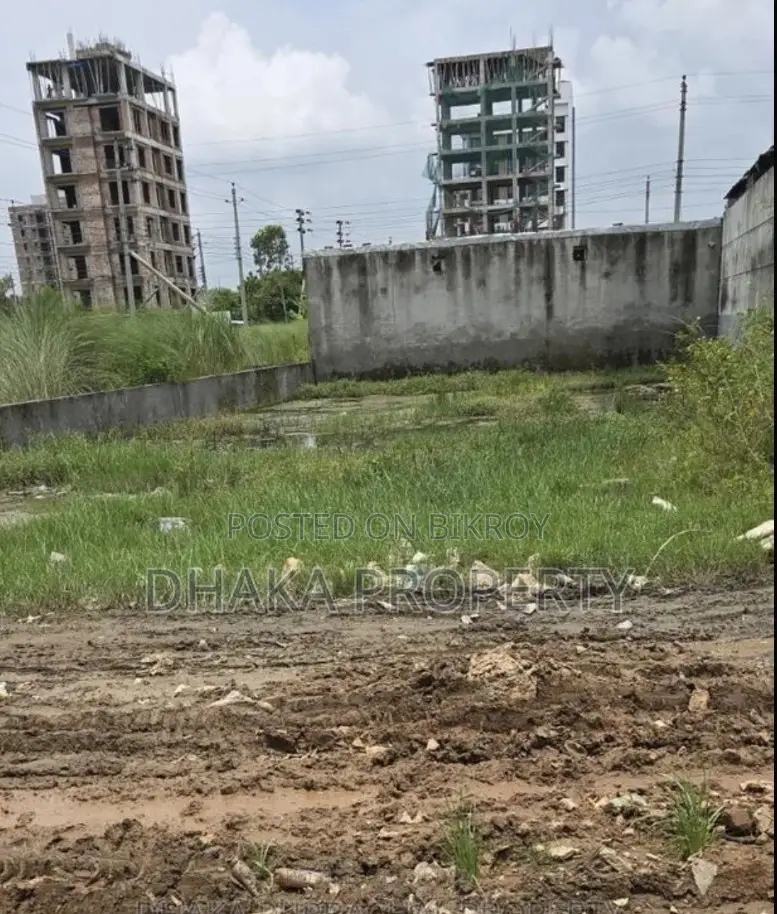 সেক্টর-১৭/ডিতে ৬০ ফিট রাস্তা জোড়া ৬ কাঠা পার্ক ভিউ