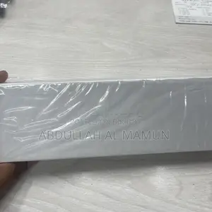 সম্পূর্ণ নতুন এবং অব্যবহৃত অ্যাপল ওয়াচ সিরিজ ১১, ৪২মিমি জিপিএস, জেট ব্ল্যাক।