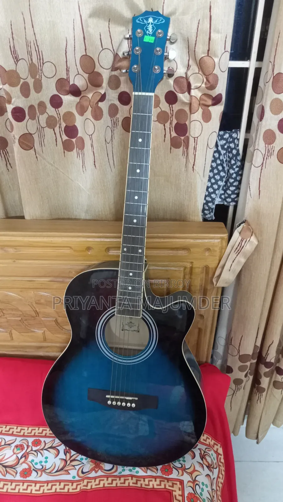 গিটার বিক্রি হবে
