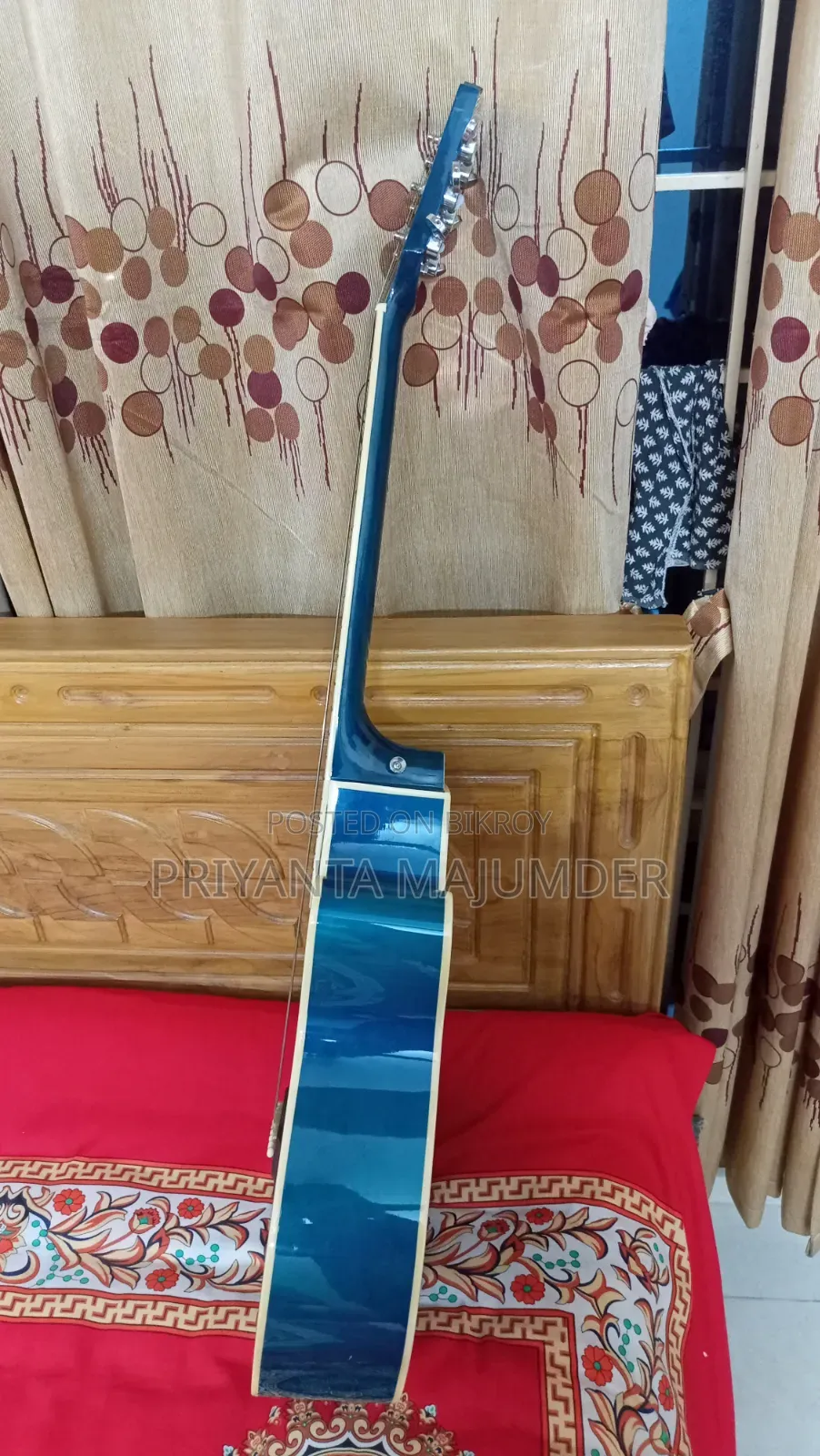 গিটার বিক্রি হবে
