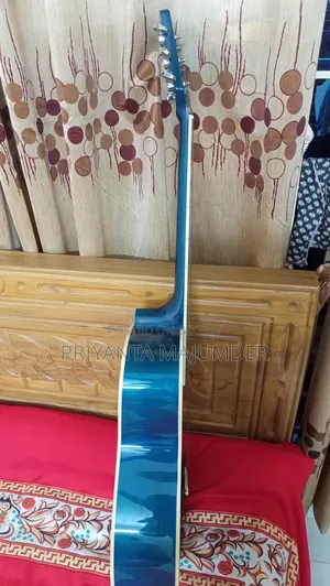গিটার বিক্রি হবে