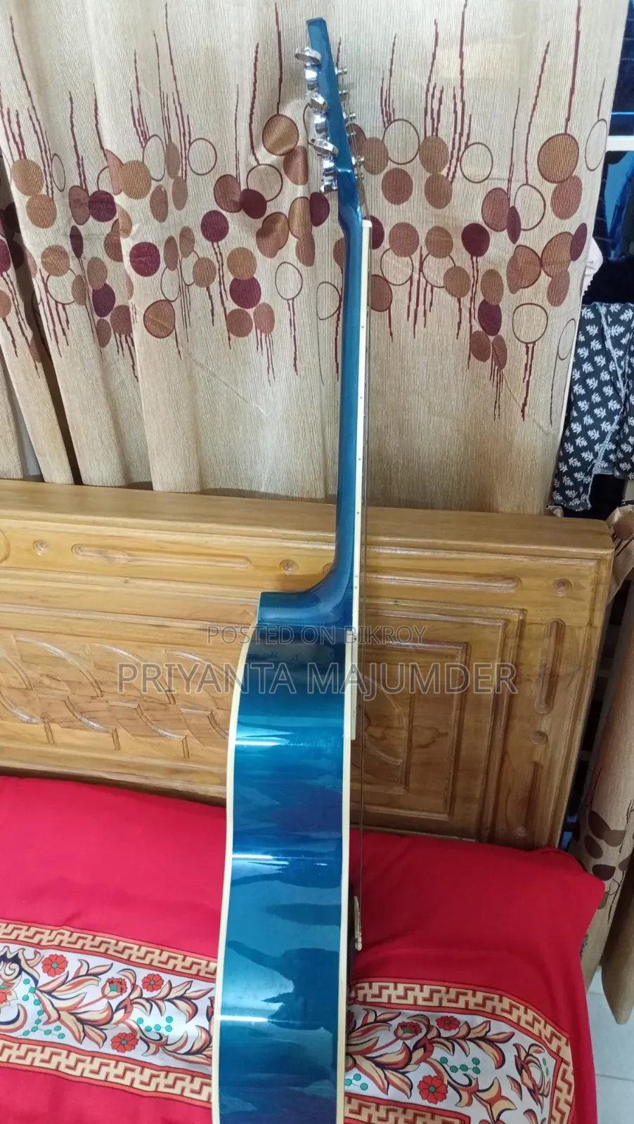 গিটার বিক্রি হবে