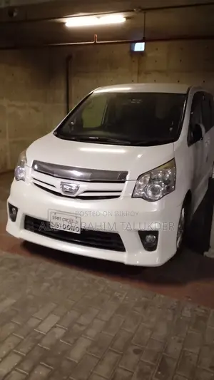 Toyota Noah 2010 Pearl
