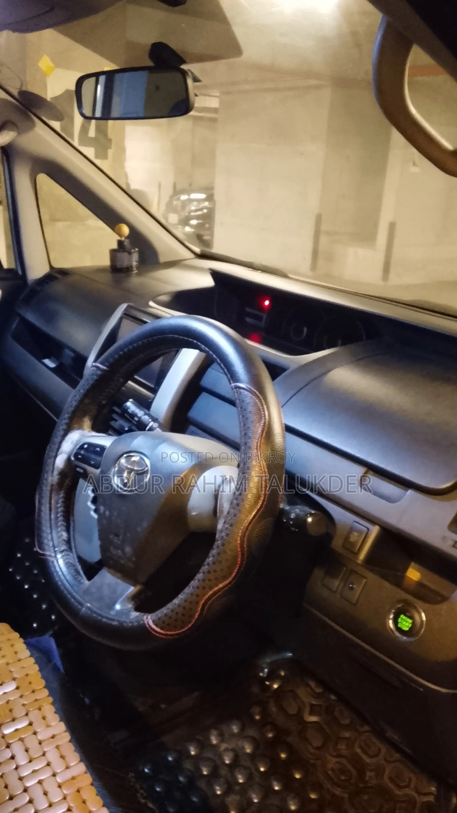 Toyota Noah 2010 Pearl