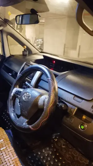 Toyota Noah 2010 Pearl
