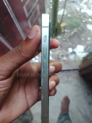 অ্যাপল আইফোন ১২ ৬৪ জিবি হোয়াইট