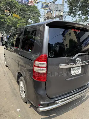 টয়োটা নোয়া ২.০ ১৪৩এইচপি এফডব্লিউডি (৮ সিটার) ২০১৩ গ্রে