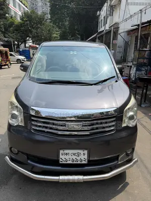 টয়োটা নোয়া ২.০ ১৪৩এইচপি এফডব্লিউডি (৮ সিটার) ২০১৩ গ্রে