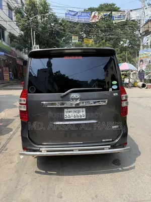 টয়োটা নোয়া ২.০ ১৪৩এইচপি এফডব্লিউডি (৮ সিটার) ২০১৩ গ্রে