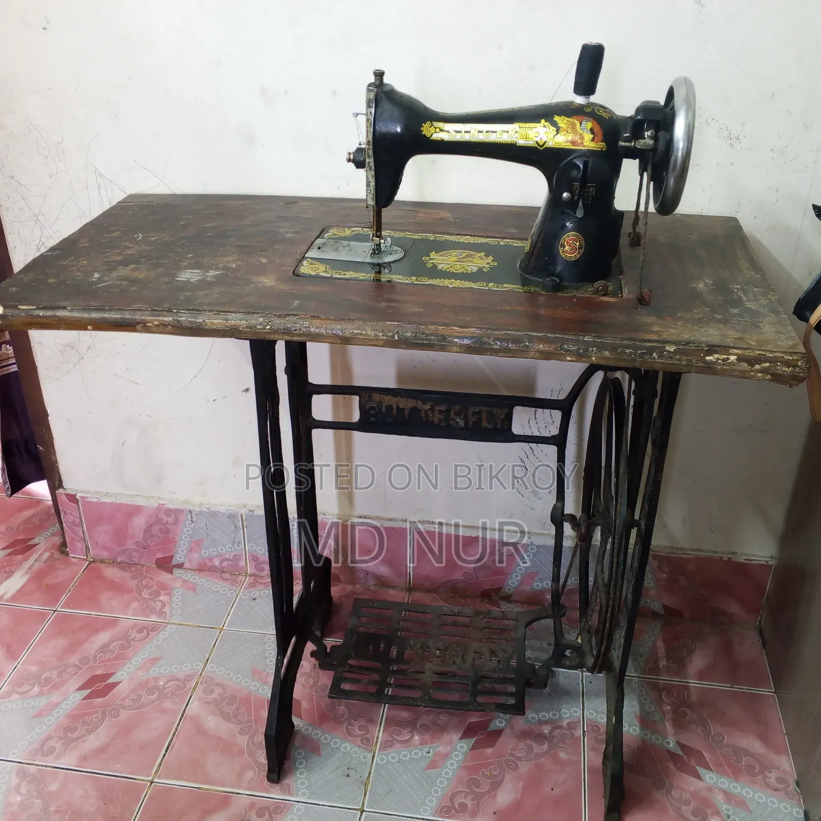 High Quality Manual Sewing Machine (with Table) for Sale
