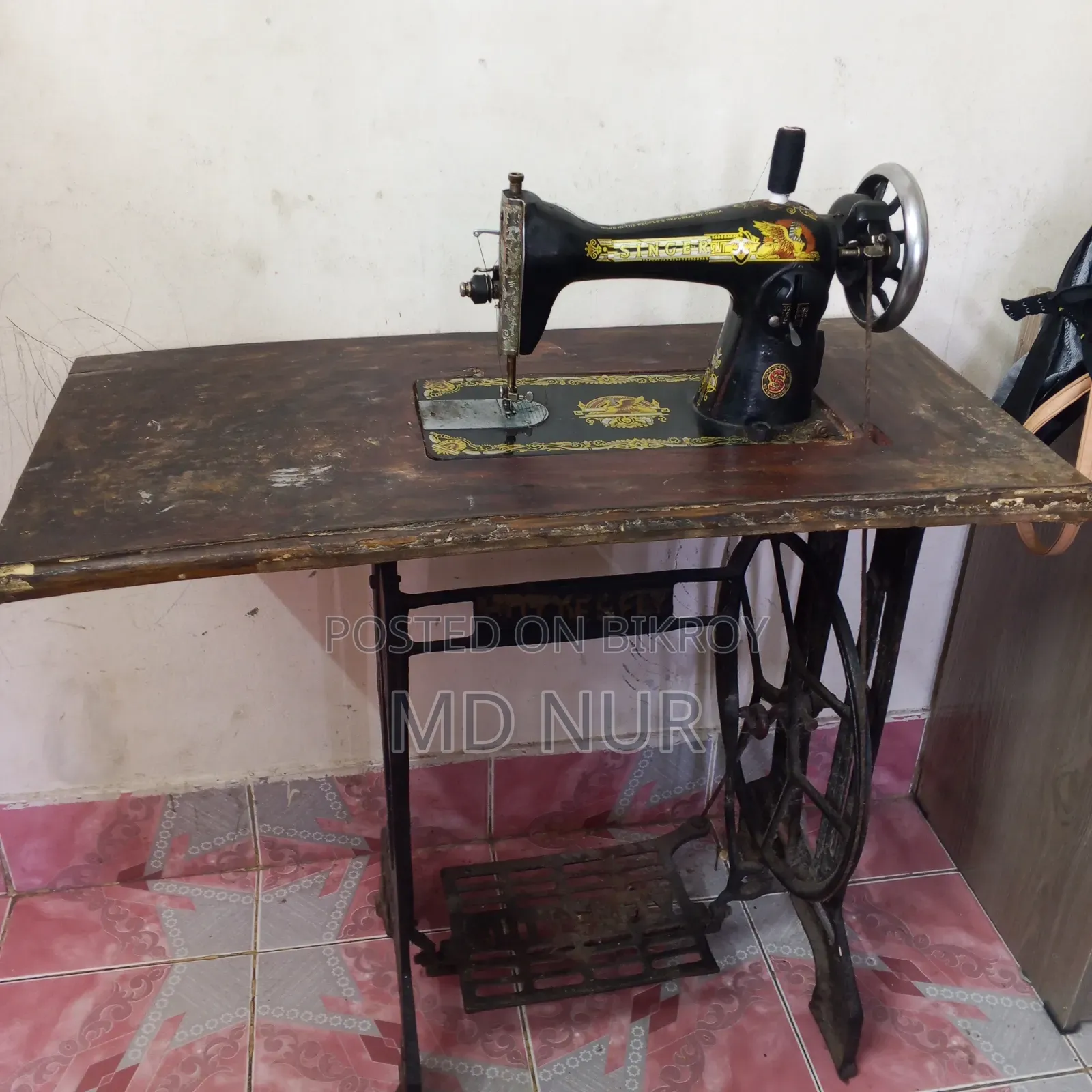 High Quality Manual Sewing Machine (with Table) for Sale