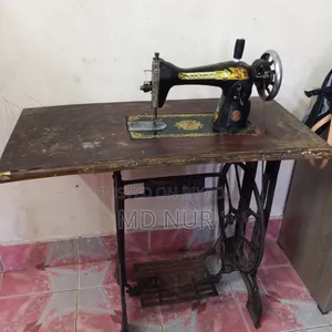 High Quality Manual Sewing Machine (with Table) for Sale