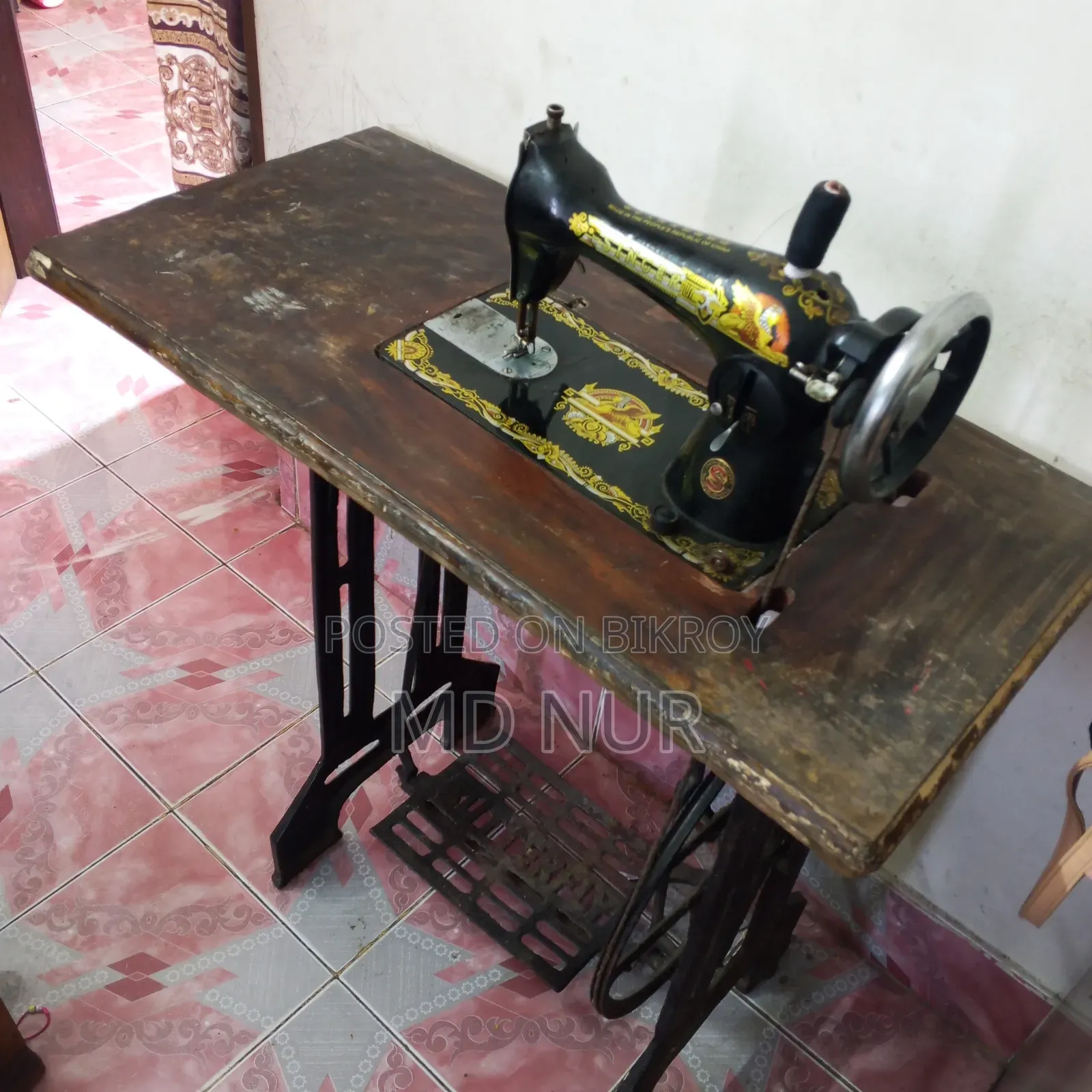 High Quality Manual Sewing Machine (with Table) for Sale
