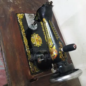 High Quality Manual Sewing Machine (with Table) for Sale