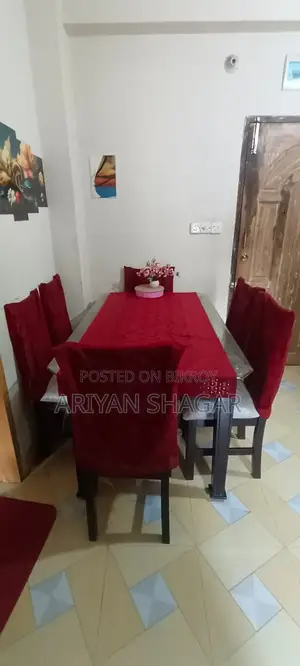 ডাইনিং টেবিল