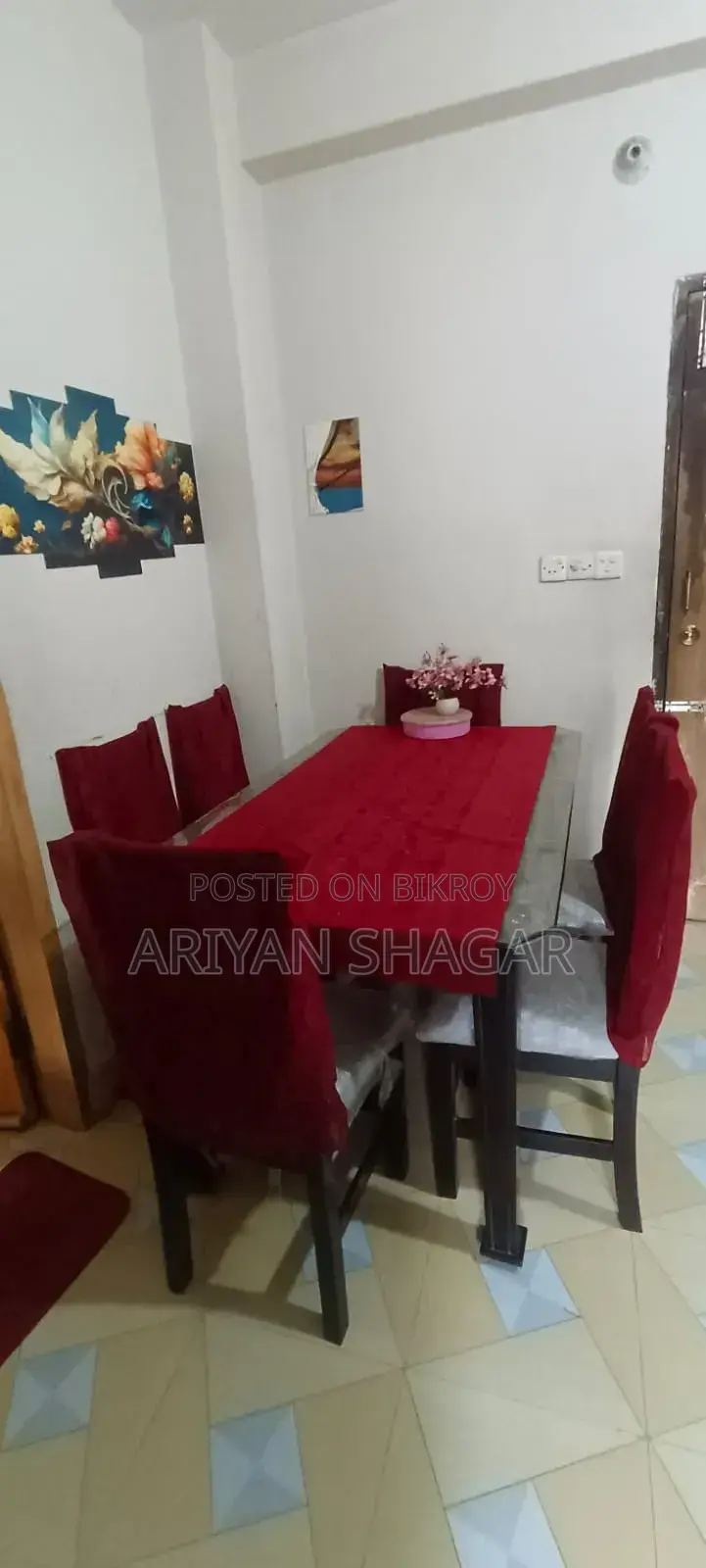 ডাইনিং টেবিল