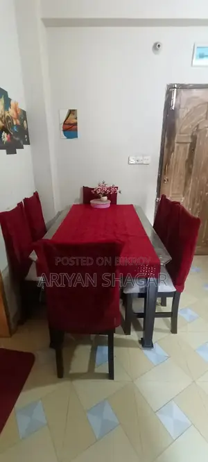 ডাইনিং টেবিল