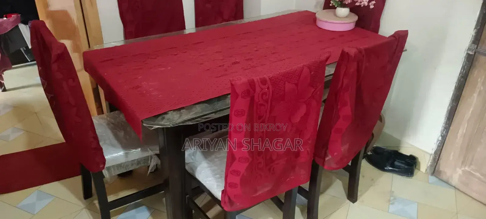 ডাইনিং টেবিল