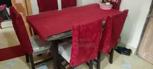 ডাইনিং টেবিল