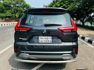 Mitsubishi Xpander E 2025 Gray