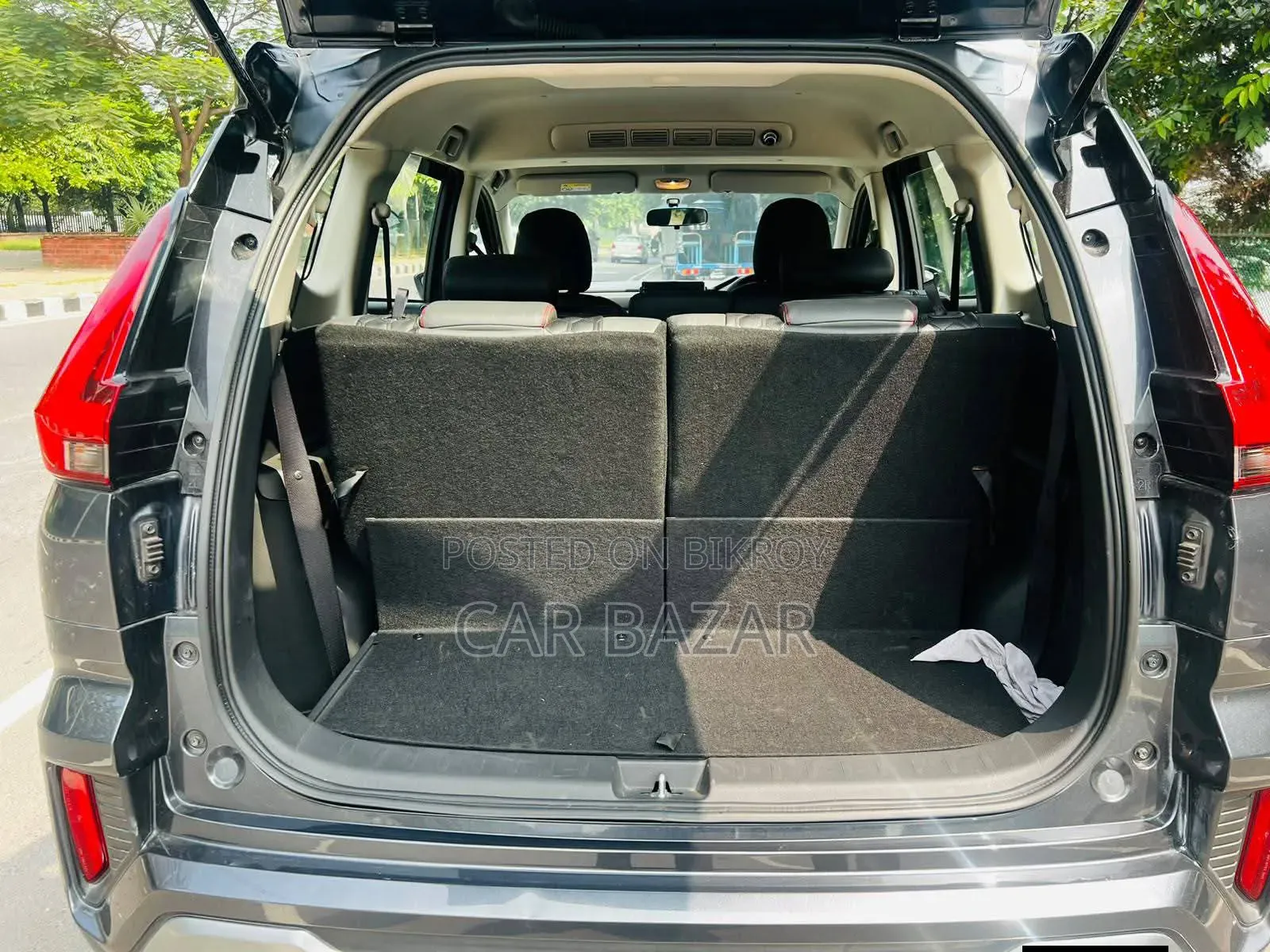 Mitsubishi Xpander E 2025 Gray
