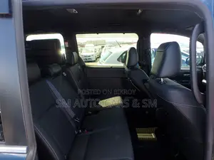 Toyota Esquire 2.0 FWD (8 seater) 2021 Blue