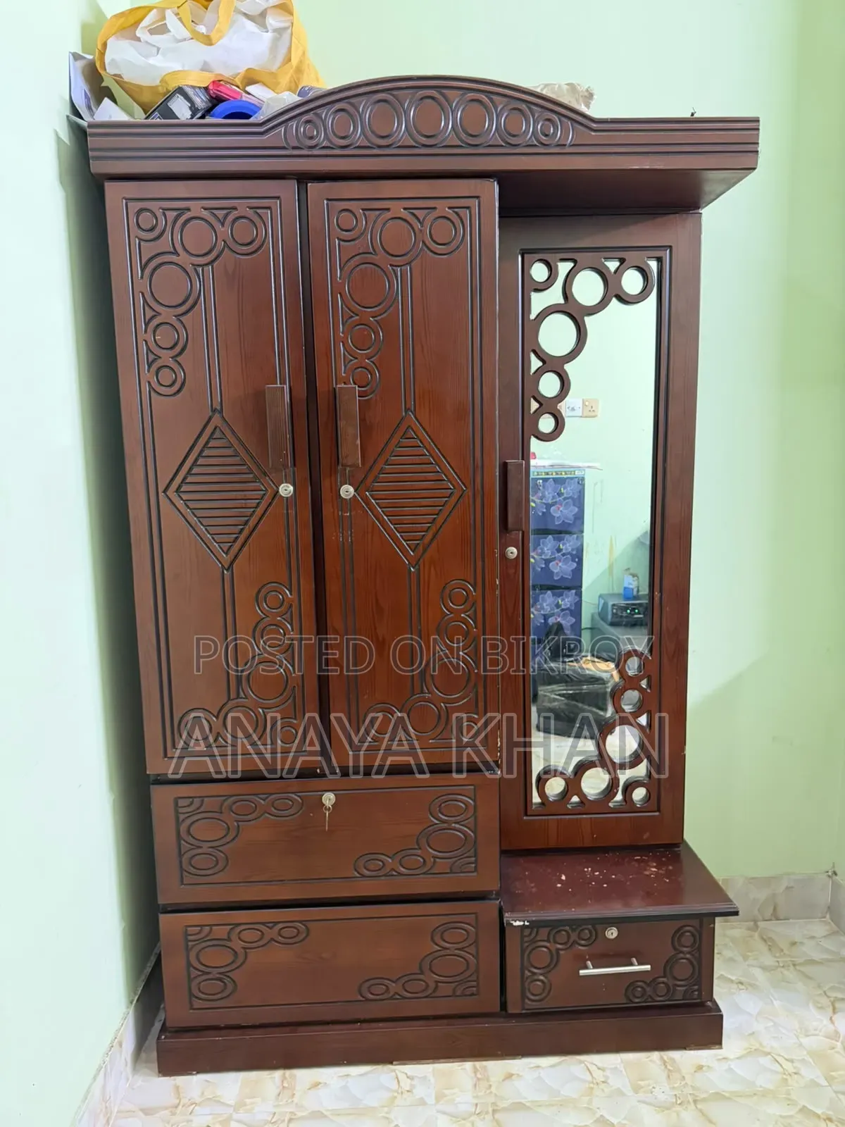 Almira With Attached Dressing Table