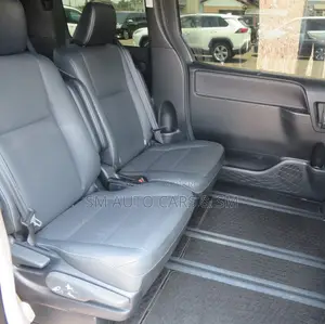 Toyota Esquire 2.0 Front-Wheel Drive (7 Seater) 2021 Black