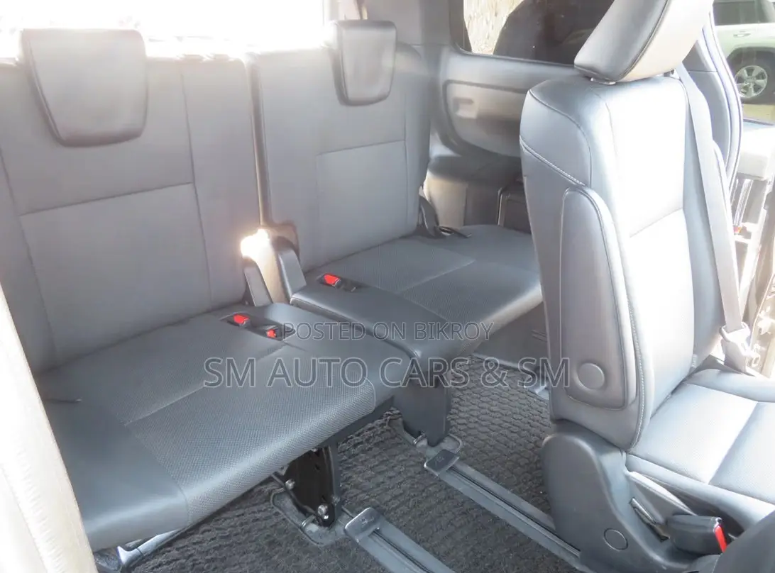 Toyota Esquire 2.0 Front-Wheel Drive (7 Seater) 2021 Black