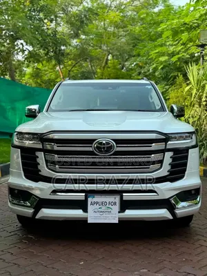 Toyota Land Cruiser LC300 2022 White