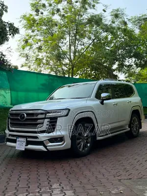 Toyota Land Cruiser LC300 2022 White