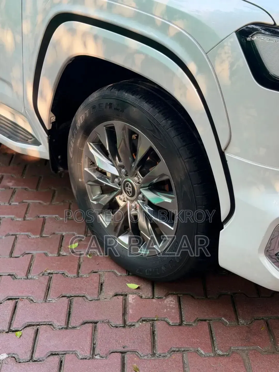 Toyota Land Cruiser LC300 2022 White