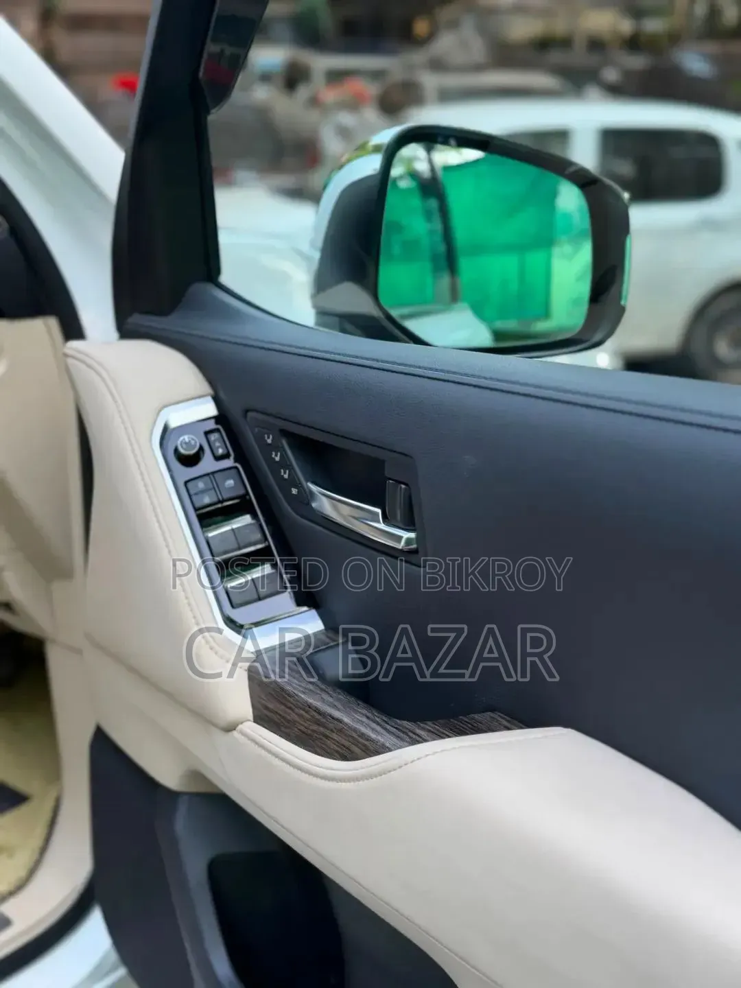 Toyota Land Cruiser LC300 2022 White
