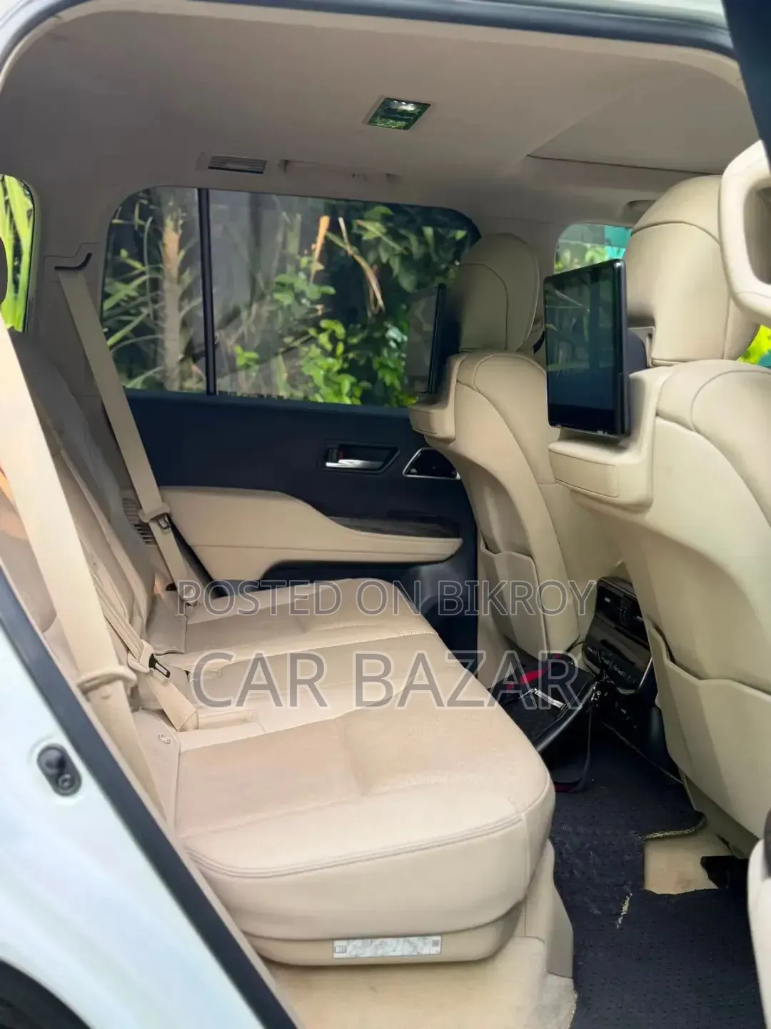 Toyota Land Cruiser LC300 2022 White