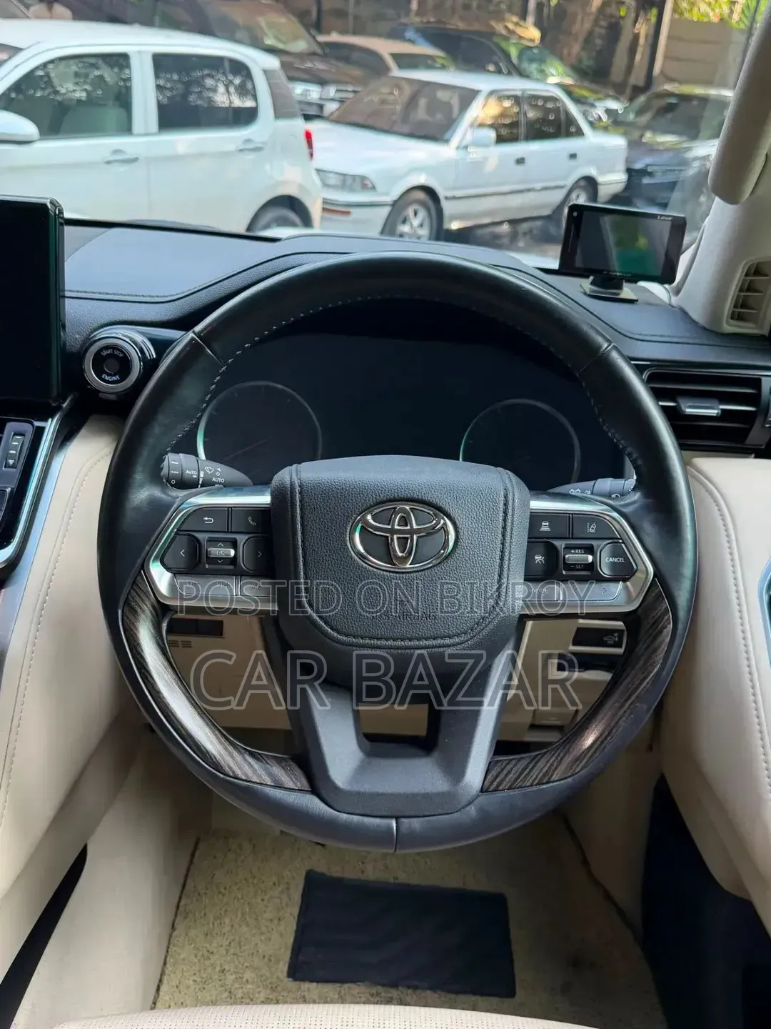 Toyota Land Cruiser LC300 2022 White