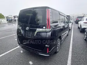 Toyota Esquire 2.0 AWD (8 seater) 2021 Black