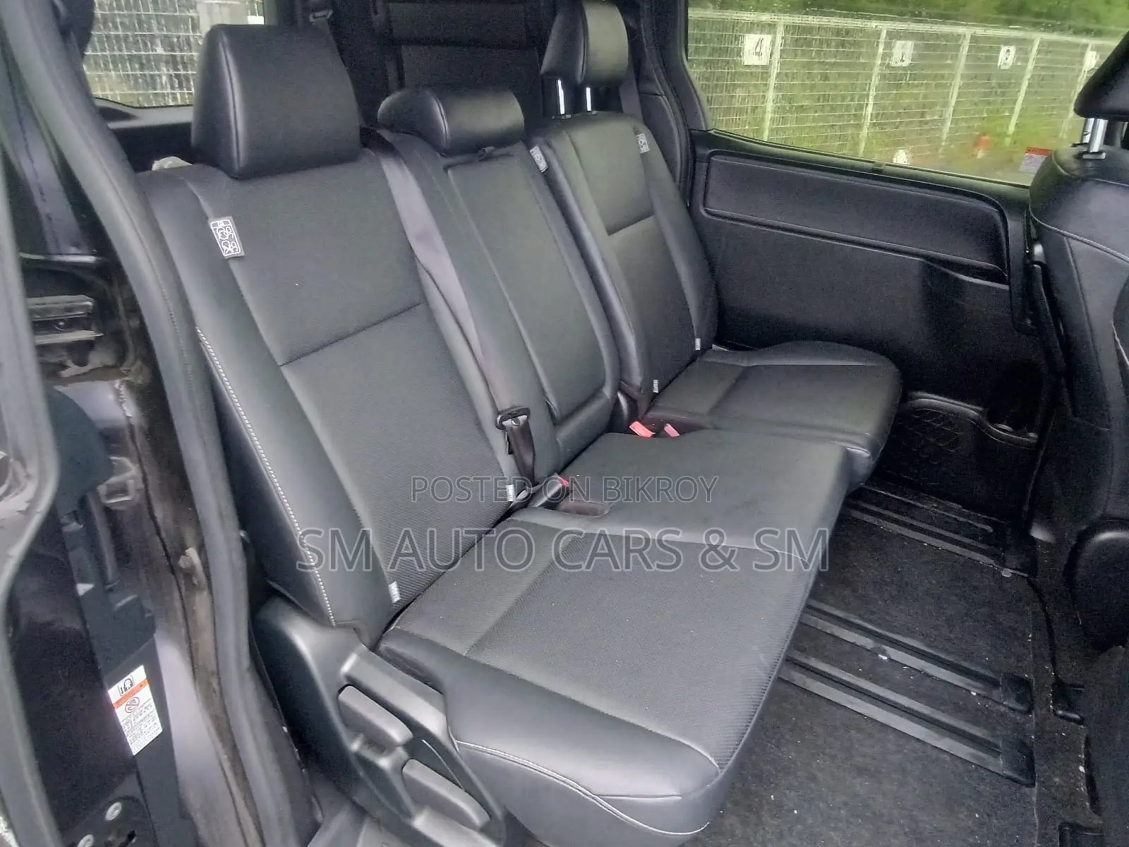 Toyota Esquire 2.0 AWD (8 seater) 2021 Black