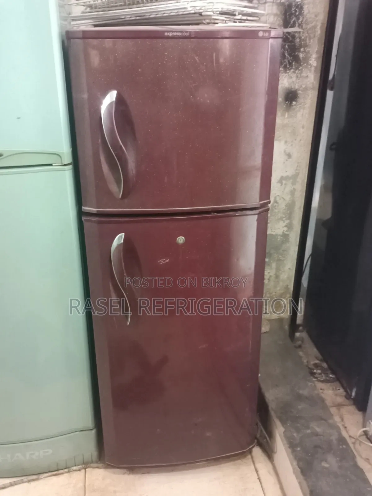 ১২ সিএফটি রানিং এলজি ফ্রিজ বিক্রি করা হবে।