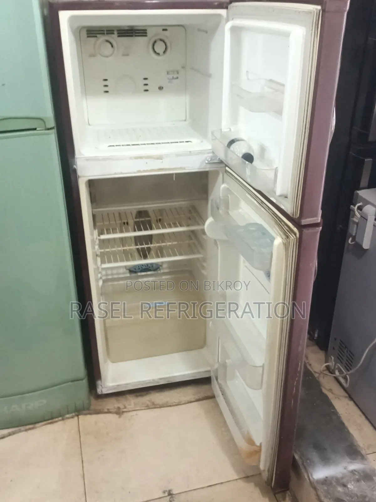 ১২ সিএফটি রানিং এলজি ফ্রিজ বিক্রি করা হবে।