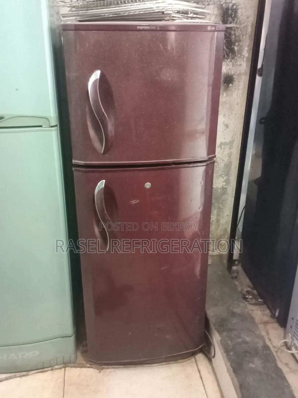 ১২ সিএফটি রানিং এলজি ফ্রিজ বিক্রি করা হবে।