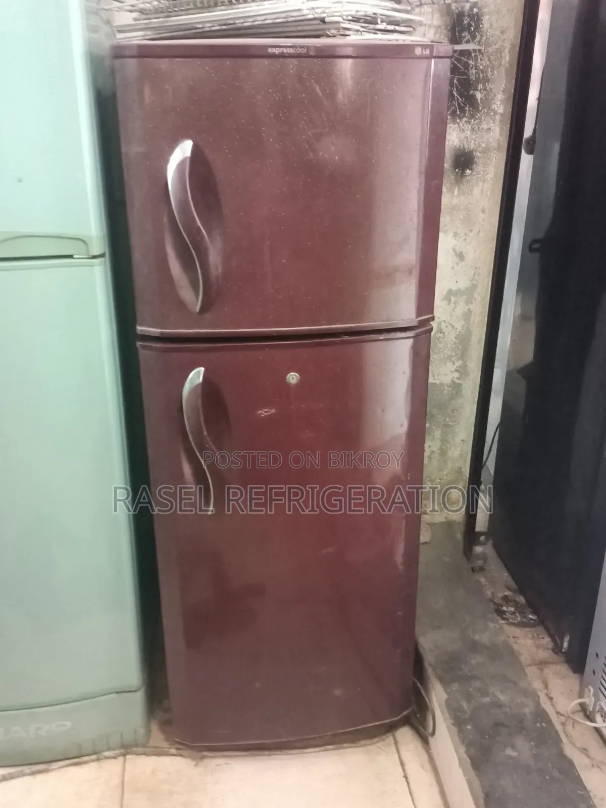 ১২ সিএফটি রানিং এলজি ফ্রিজ বিক্রি করা হবে।