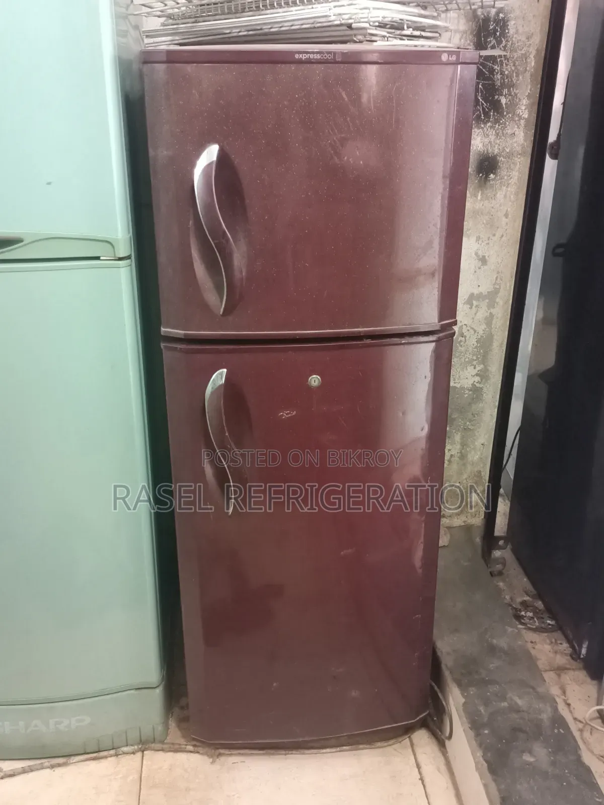 ১২ সিএফটি রানিং এলজি ফ্রিজ বিক্রি করা হবে।