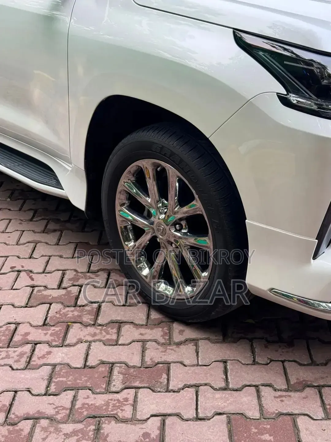 Lexus LX 570 AWD 2019 White