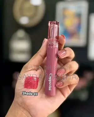 Glossy Lips, Pretty Vibes | Elvoria Lip Gloss