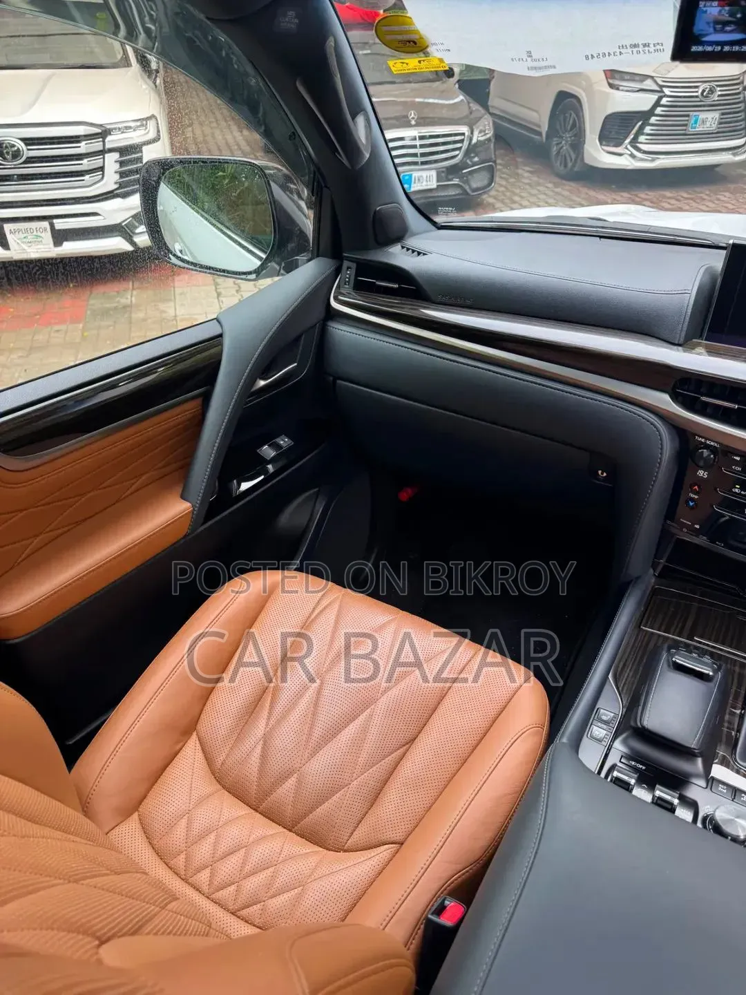 Lexus LX 570 AWD 2019 White